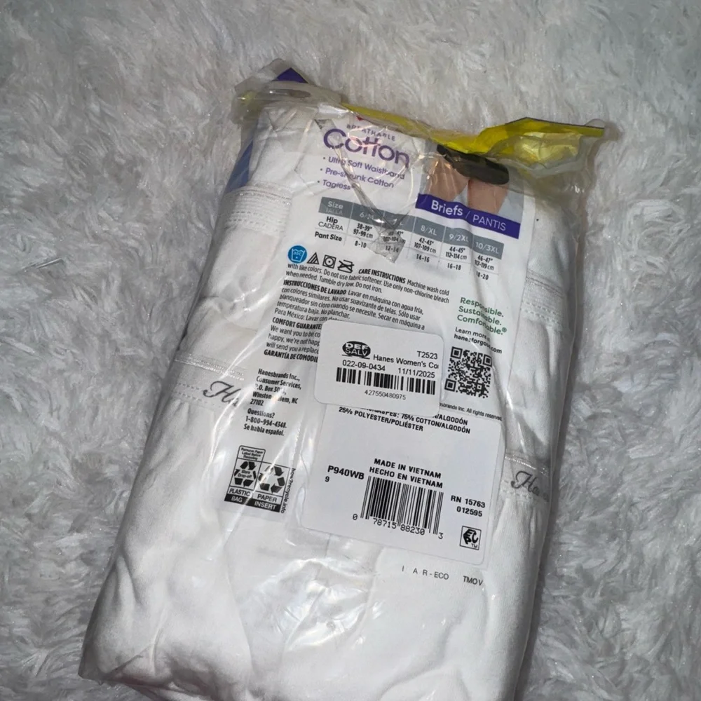 Hanes Breathable Cotton Tagless Briefs - Picture 2 of 3